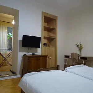  Апартаменты Vake Super Quiet And Comfy With A Yard